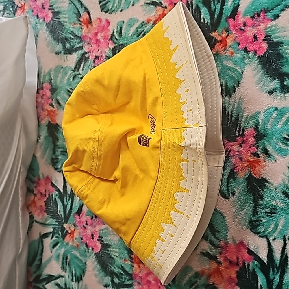 Bucket hat